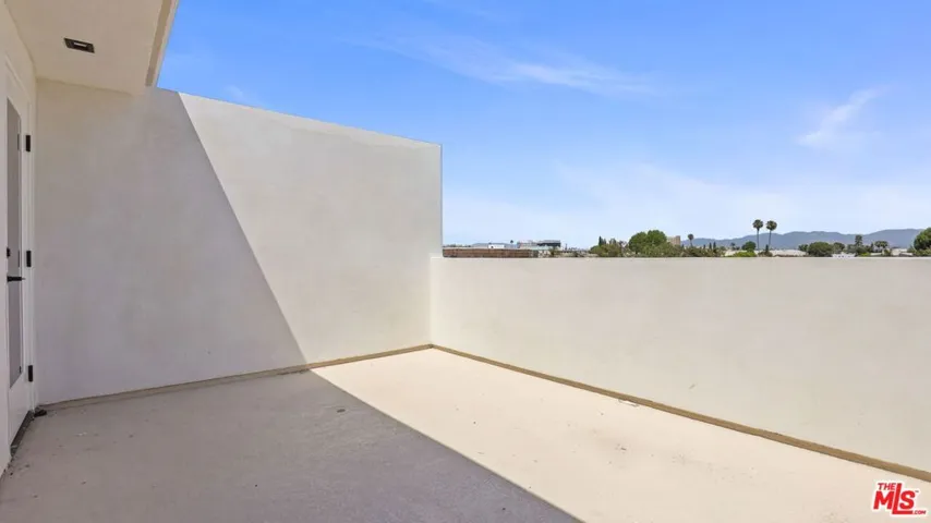10842 Peach Grove Street 2, North Hollywood, California 91601