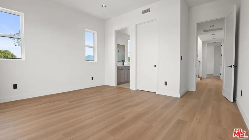 10842 Peach Grove Street 2, North Hollywood, California 91601