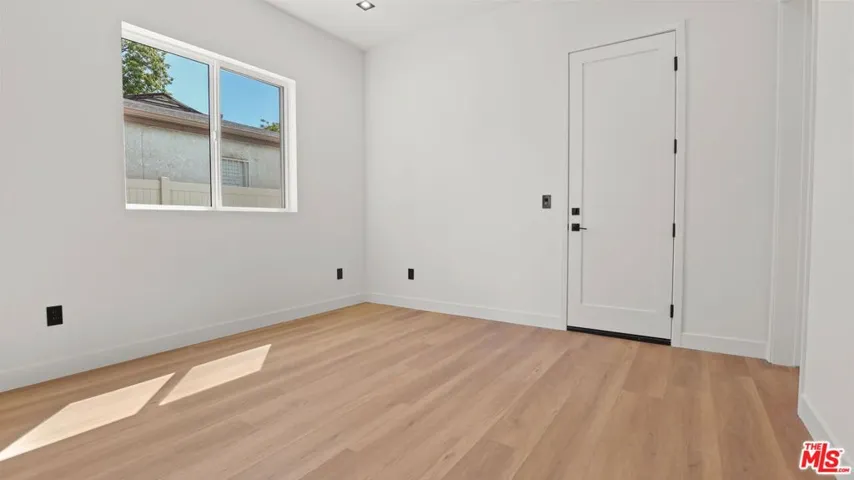 10842 Peach Grove Street 2, North Hollywood, California 91601