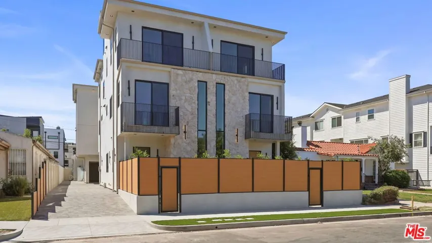 10842 Peach Grove Street 2, North Hollywood, California 91601