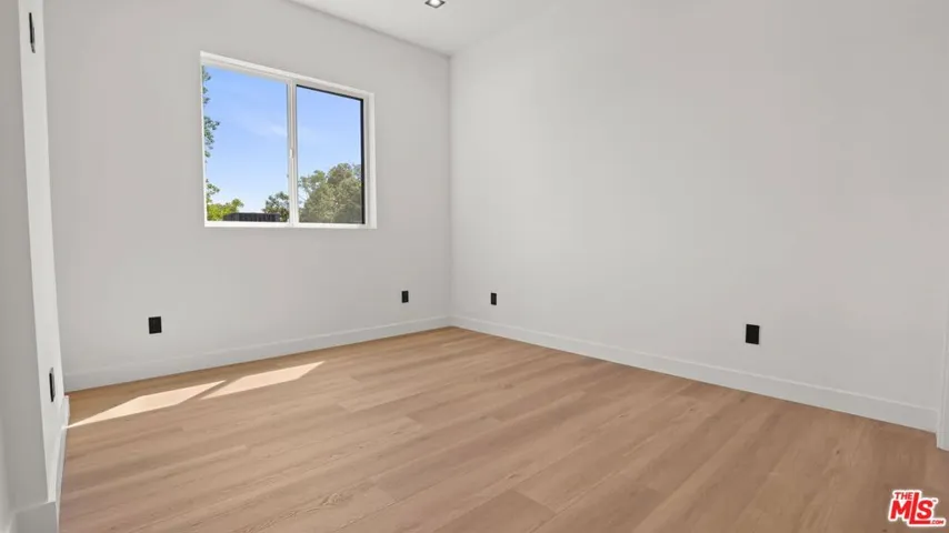 10842 Peach Grove Street 2, North Hollywood, California 91601