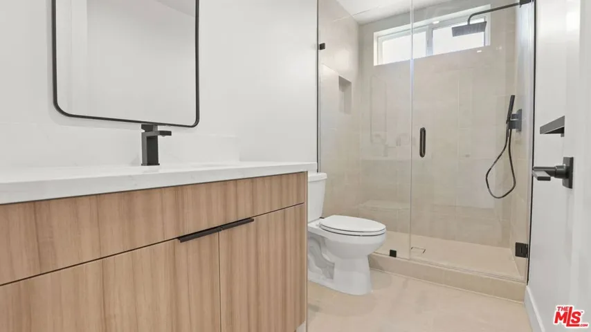 10842 Peach Grove Street 2, North Hollywood, California 91601