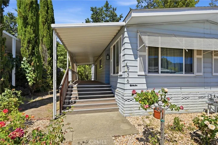 Entrance/ covered deck