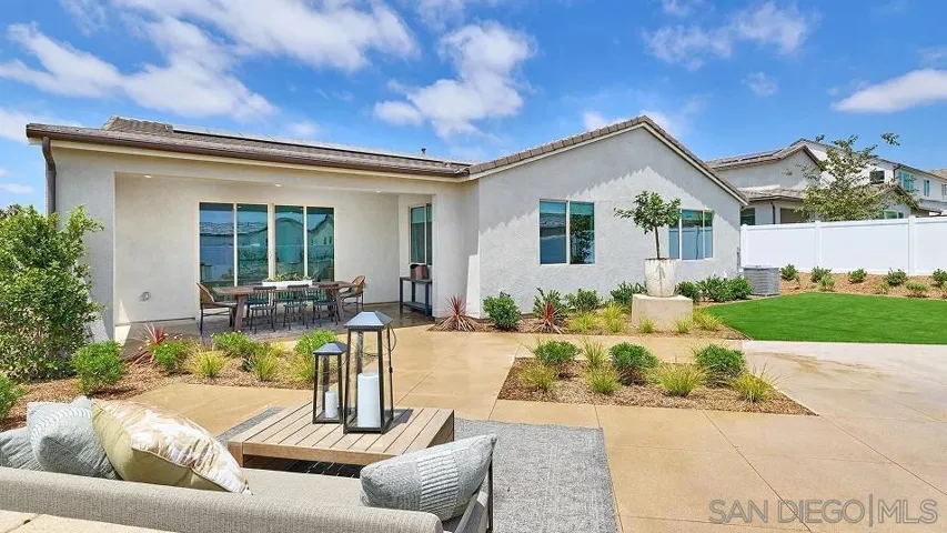 262 Reid Way, Oceanside, California 92057