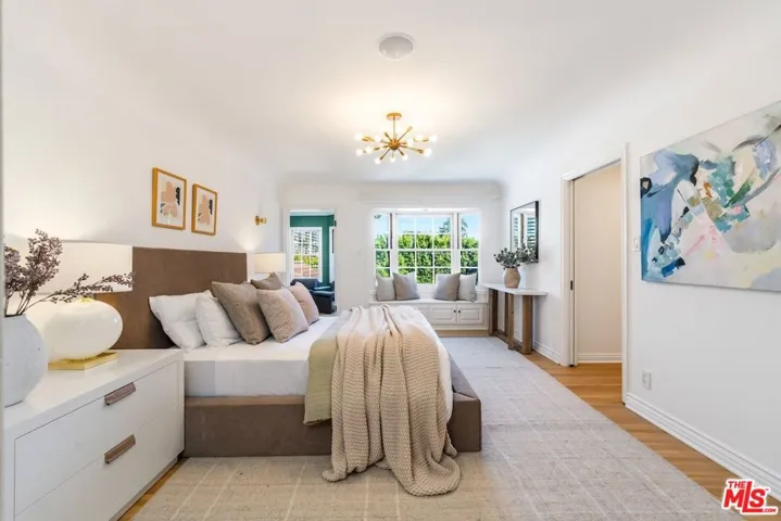 628 N Sierra Drive, Beverly Hills, California 90210