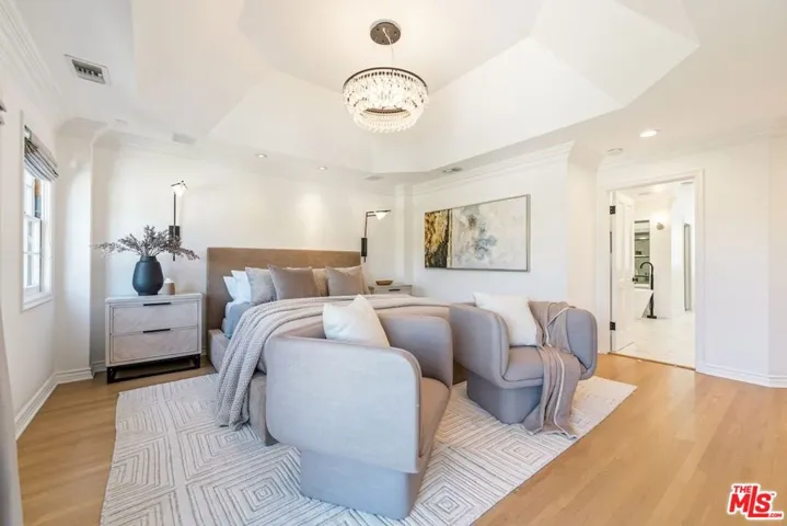628 N Sierra Drive, Beverly Hills, California 90210