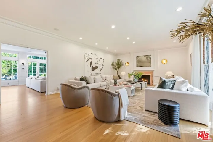 628 N Sierra Drive, Beverly Hills, California 90210