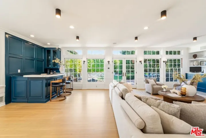 628 N Sierra Drive, Beverly Hills, California 90210