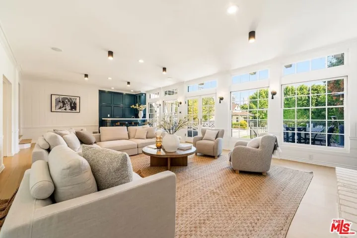 628 N Sierra Drive, Beverly Hills, California 90210
