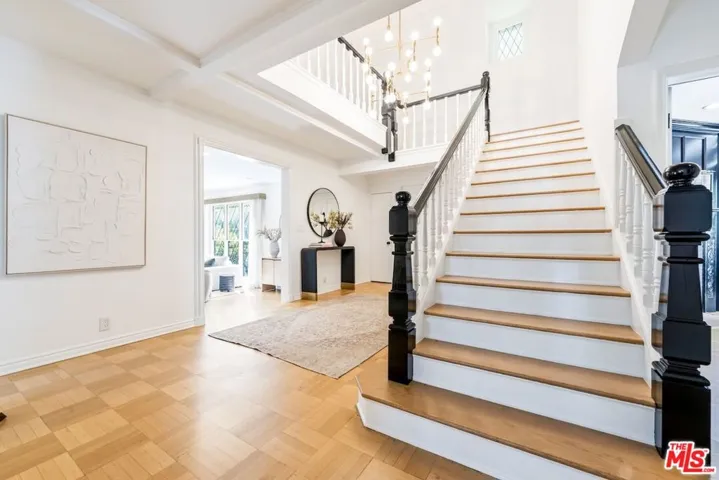 628 N Sierra Drive, Beverly Hills, California 90210