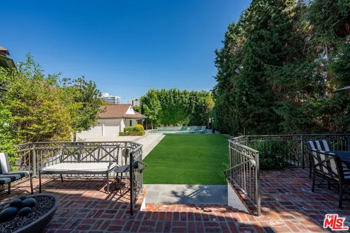 628 N Sierra Drive, Beverly Hills, California 90210