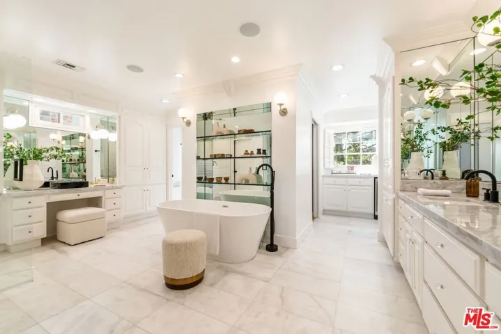 628 N Sierra Drive, Beverly Hills, California 90210