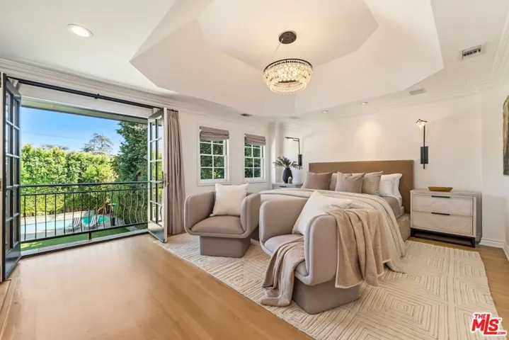628 N Sierra Drive, Beverly Hills, California 90210