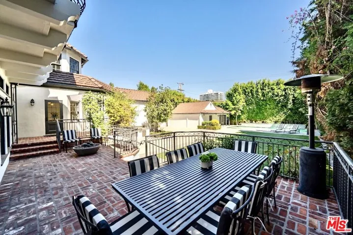 628 N Sierra Drive, Beverly Hills, California 90210