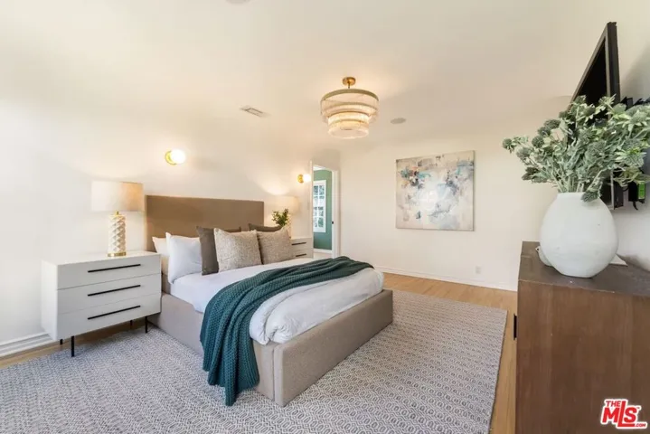628 N Sierra Drive, Beverly Hills, California 90210
