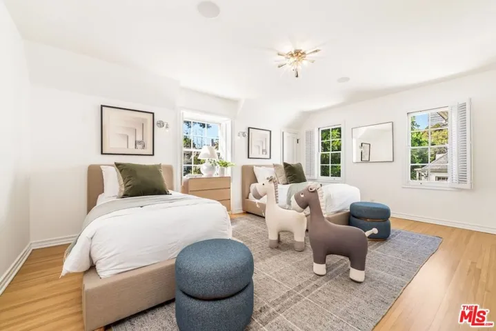 628 N Sierra Drive, Beverly Hills, California 90210