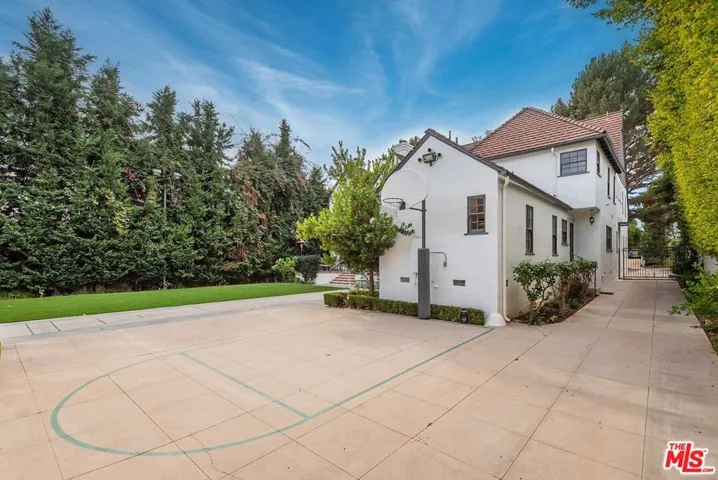 628 N Sierra Drive, Beverly Hills, California 90210