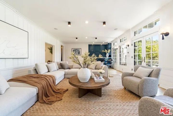 628 N Sierra Drive, Beverly Hills, California 90210