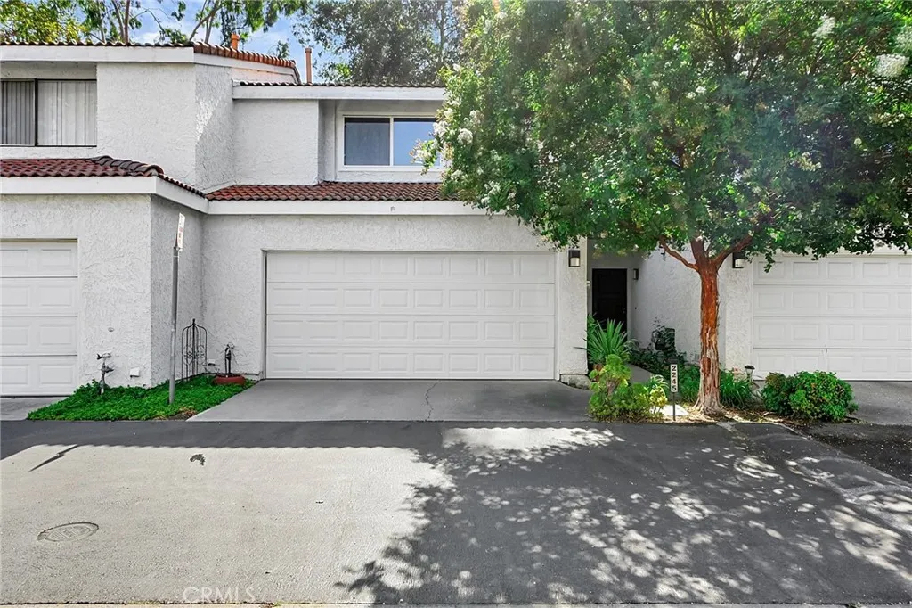 2245 Smoke Tree Ln