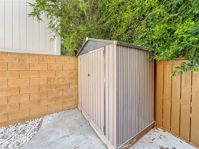 16724 Tim Ln, Lake Balboa, California 91406