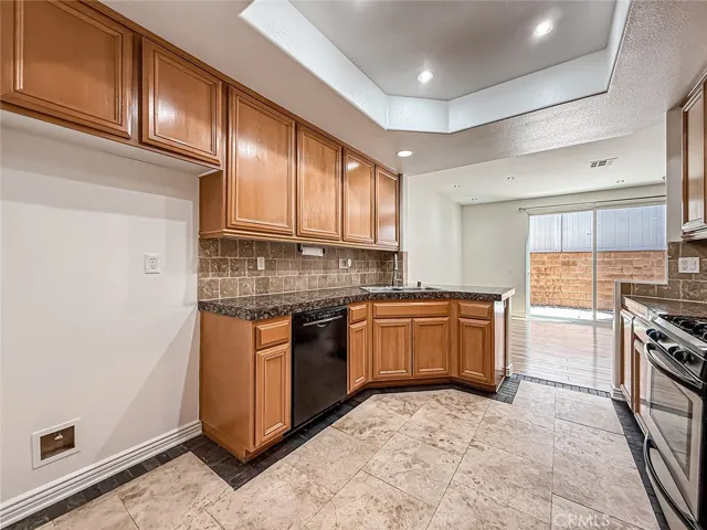 16724 Tim Ln, Lake Balboa, California 91406