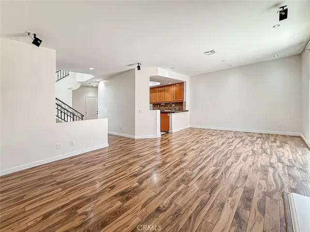 16724 Tim Ln, Lake Balboa, California 91406