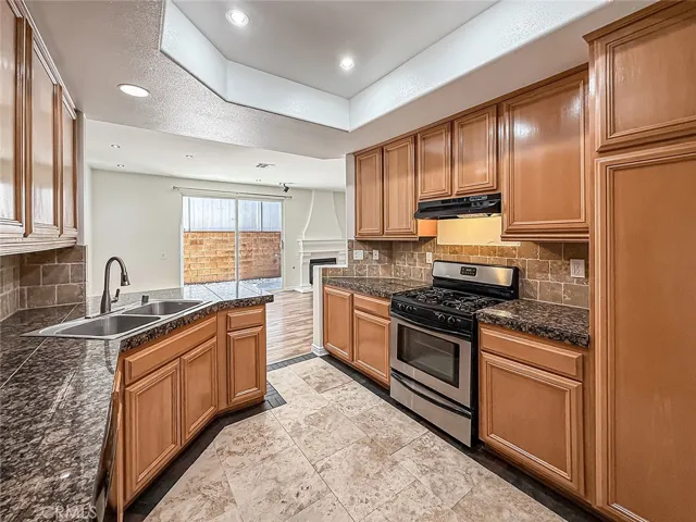 16724 Tim Ln, Lake Balboa, California 91406