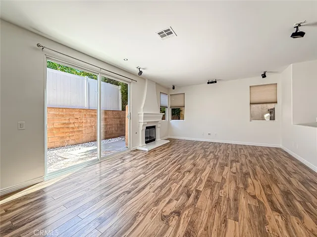 16724 Tim Ln, Lake Balboa, California 91406