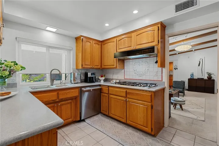 10411 Oso Avenue, Chatsworth, California 91311