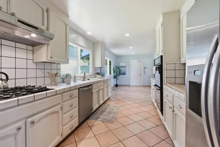 14160 Lesley Lane, San Martin, California 95046