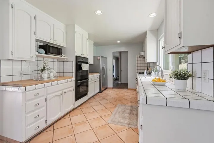 14160 Lesley Lane, San Martin, California 95046