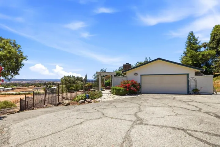 14160 Lesley Lane, San Martin, California 95046