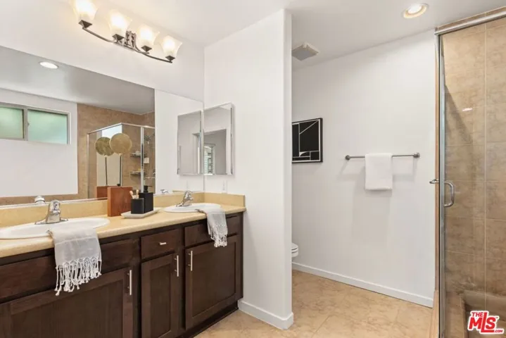 14830 Huston Street, Los Angeles, California 91403