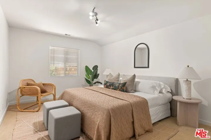 14830 Huston Street, Los Angeles, California 91403