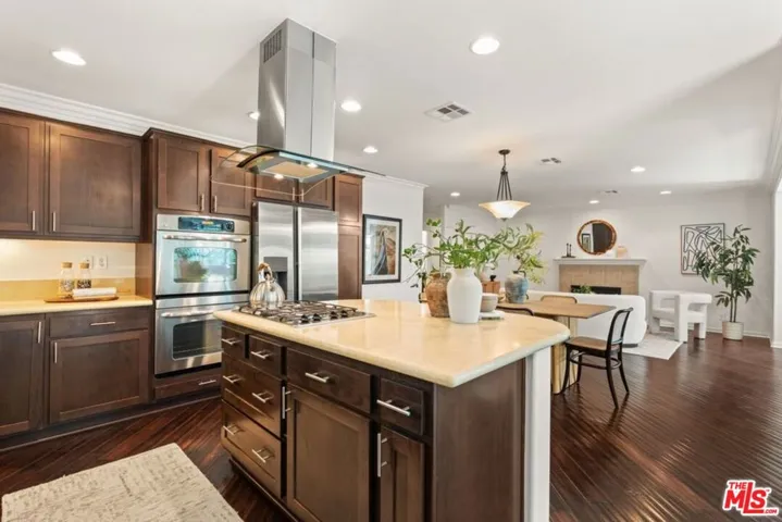 14830 Huston Street, Los Angeles, California 91403
