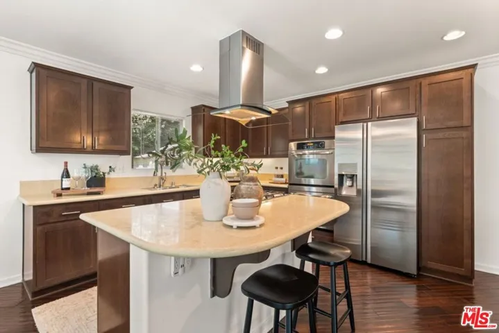 14830 Huston Street, Los Angeles, California 91403