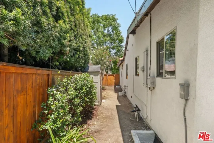 14830 Huston Street, Los Angeles, California 91403