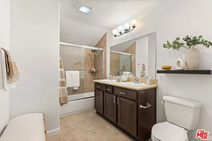 14830 Huston Street, Los Angeles, California 91403