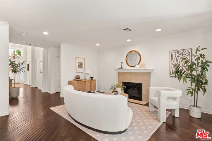 14830 Huston Street, Los Angeles, California 91403