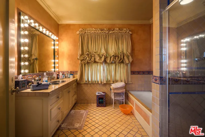 309 S Plymouth Boulevard, Los Angeles, California 90020