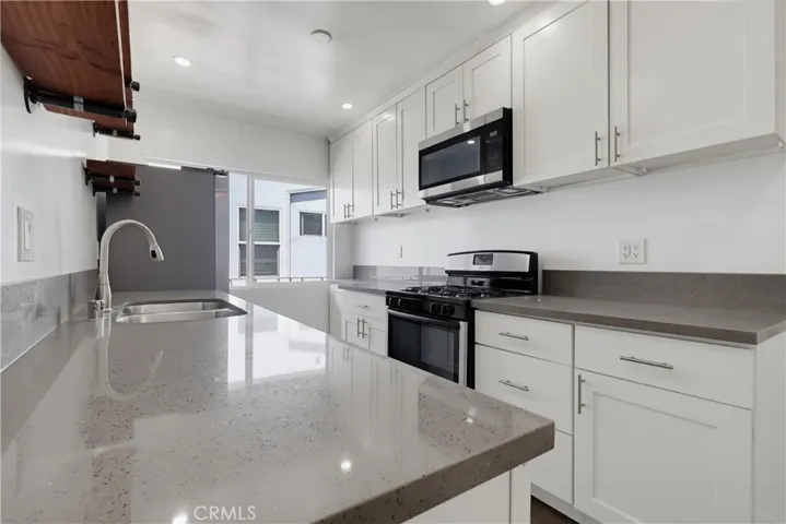 6065 Pickford Place, Los Angeles, California 90035