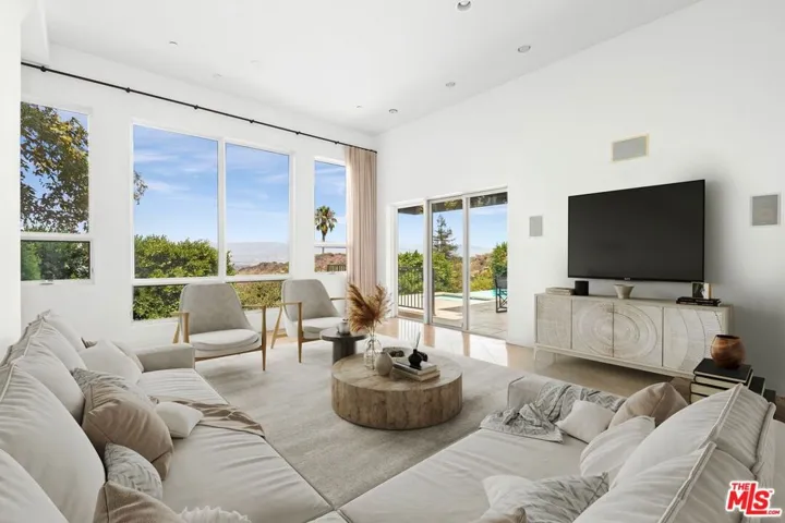 14435 Mulholland Drive, Los Angeles, California 90077