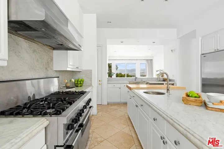 14435 Mulholland Drive, Los Angeles, California 90077