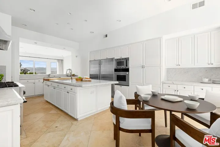 14435 Mulholland Drive, Los Angeles, California 90077