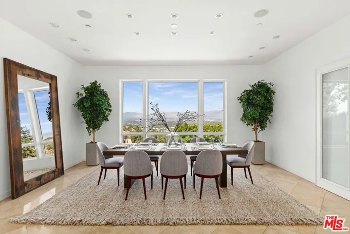 14435 Mulholland Drive, Los Angeles, California 90077