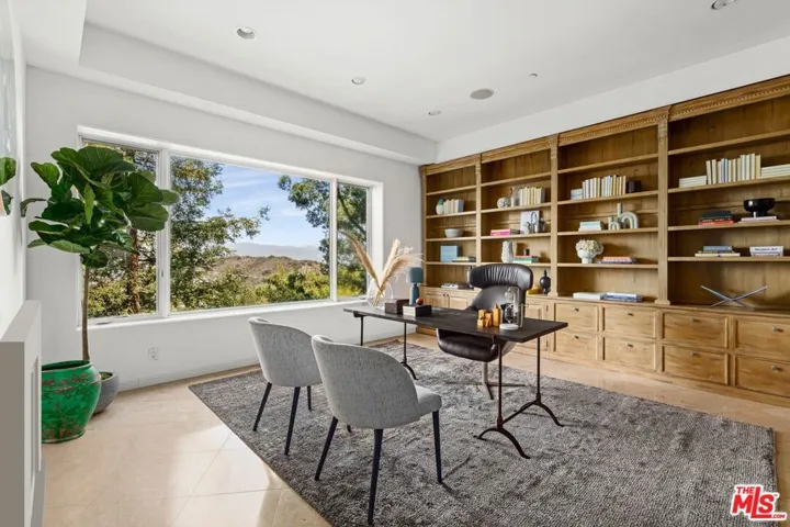 14435 Mulholland Drive, Los Angeles, California 90077