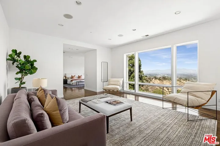14435 Mulholland Drive, Los Angeles, California 90077