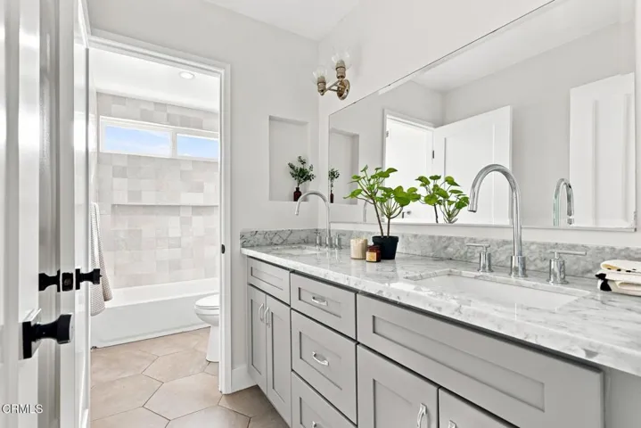 Full Bath / Second Level