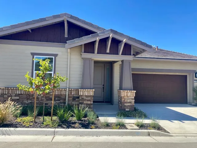 2106 White Oak Drive, Hollister, California 95023