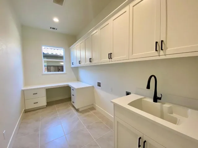 2106 White Oak Drive, Hollister, California 95023